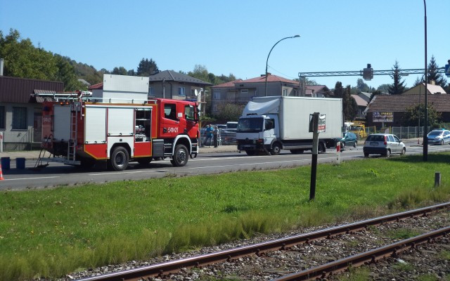 Ciężarówka wjechała w osobówkę