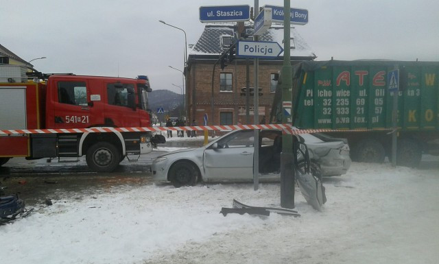 Zderzenie ciężarówki z osobówką. Ciężko ranne dziecko [ZDJĘCIA]