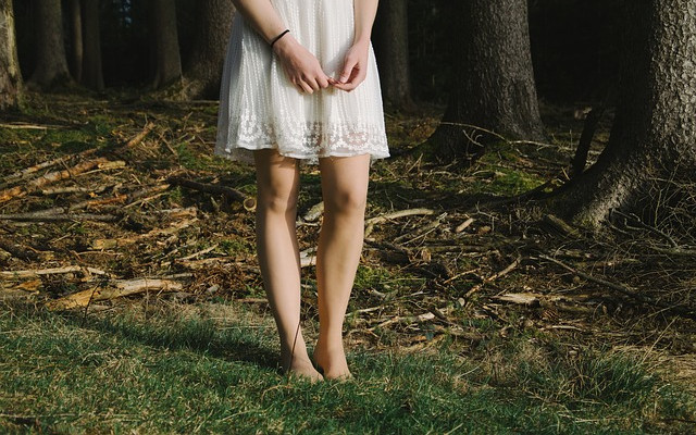 Jaki kolor rajstop do sukienki? Przegląd najpopularniejszych połączeń