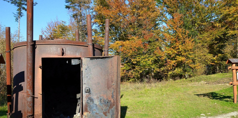 Niezwykła historia wypału węgla drzewnego w muzeum w Mucznem 