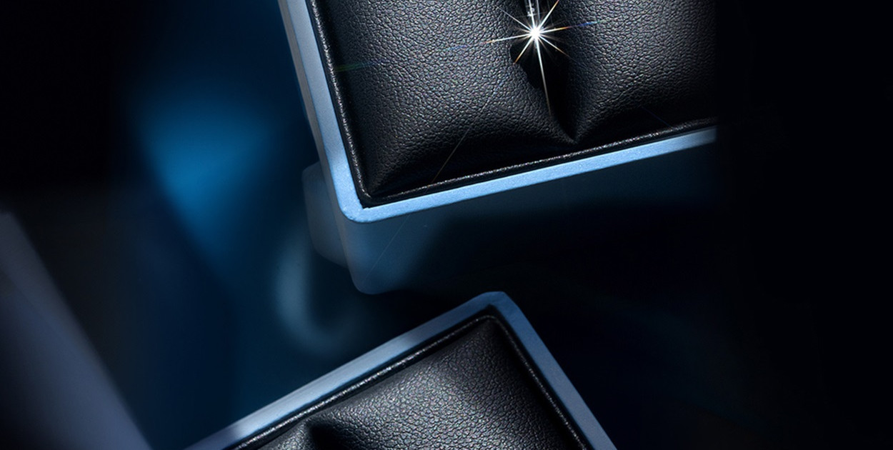 Jakie pierścionki i obrączki znajdziemy w ofercie Aclari Diamonds?