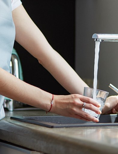 Jak filtracja poprawia jakość wody z kranu?-34853