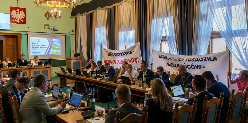 Transparenty nie pomogły. Burmistrz bez absolutorium - 37850