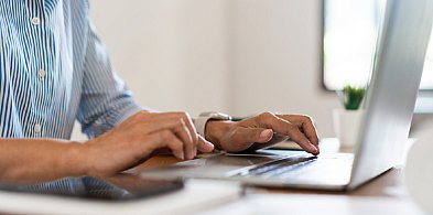 Czym najczęściej zajmuje się pracownik administracyjno-biurowy?-37857