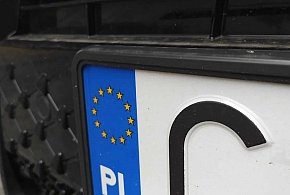 Rejestracja auta przez internet i koniec z przynoszeniem tablic. Rząd przyjął...-37910
