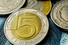 Setki tysięcy Polaków otrzymały nowe świadczenie. Co z resztą?-37958
