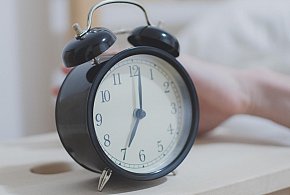 Kiedy cofamy zegarki? Tym razem zimowy czas przyjdzie prędzej-38273
