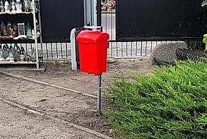 Widzisz taki pojemnik na cmentarzu. Oto, do czego służy-38599