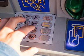 Z kont znikały pieniądze. Policja i bank badają ogólnopolski incydent-38648