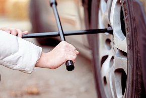 Z pozoru drobiazg, a może skończyć się tragedią. Urząd ostrzega kierowców-38739