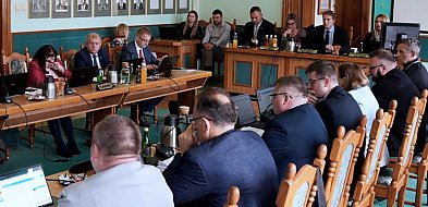 NA ŻYWO: Zmiany w budżecie i programie naprawczym - dziś sesja w mieście-38359
