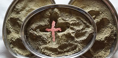 Czy trzeba iść do kościoła w Środę Popielcową? Wyjaśniamy zasady