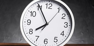 Kiedy przestawiamy zegarki? Czy ten rytuał w końcu zniknie?