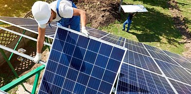 Własna instalacja PV w firmie: kluczowe komponenty zapewniające niezawodność syste