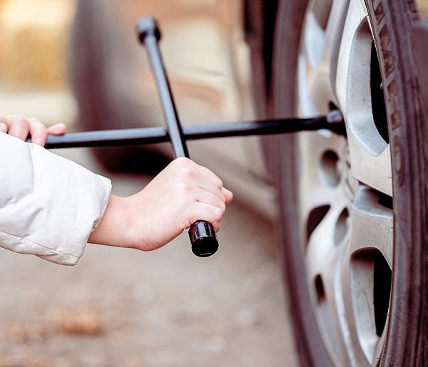 Z pozoru drobiazg, a może skończyć się tragedią. Urząd ostrzega kierowców-38739