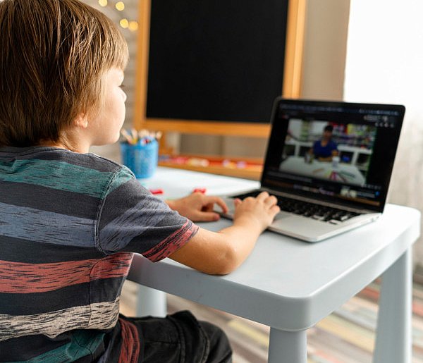 Popularni influencerzy mogą mieć kłopoty. Treści dla dzieci budzą kontrowersje-38756