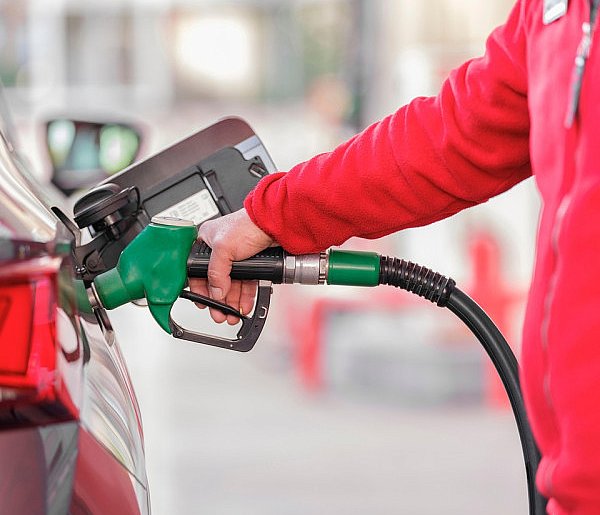 Nowy rok, droższe tankowanie. Państwo podnosi opłatę paliwową-39014