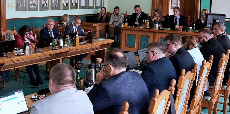 NA ŻYWO: Zmiany w budżecie i programie naprawczym - dziś sesja w mieście - 38359